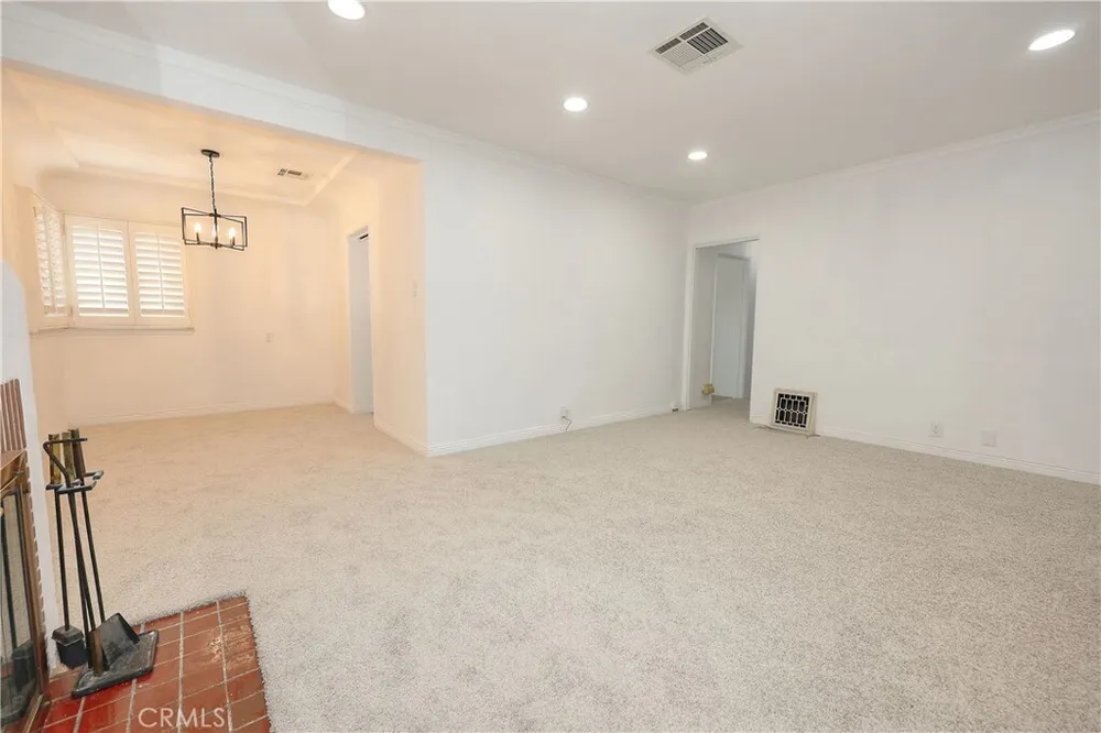 8725 S Gramercy Pl, South Los Angeles, CA 90047