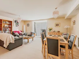 Stone Court, Crawley thumb 3