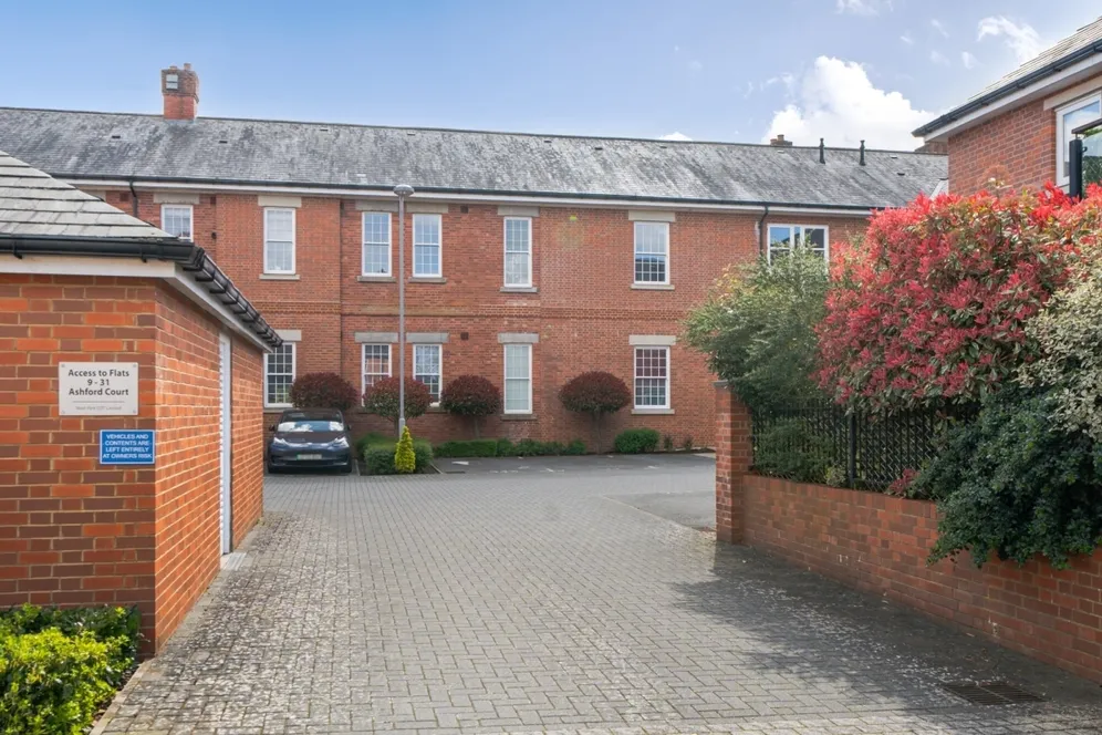 Glanville Way, Epsom KT19 photo 2