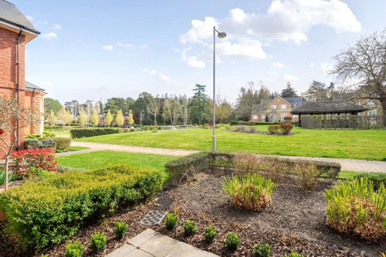 Glanville Way, Epsom KT19 photo 3