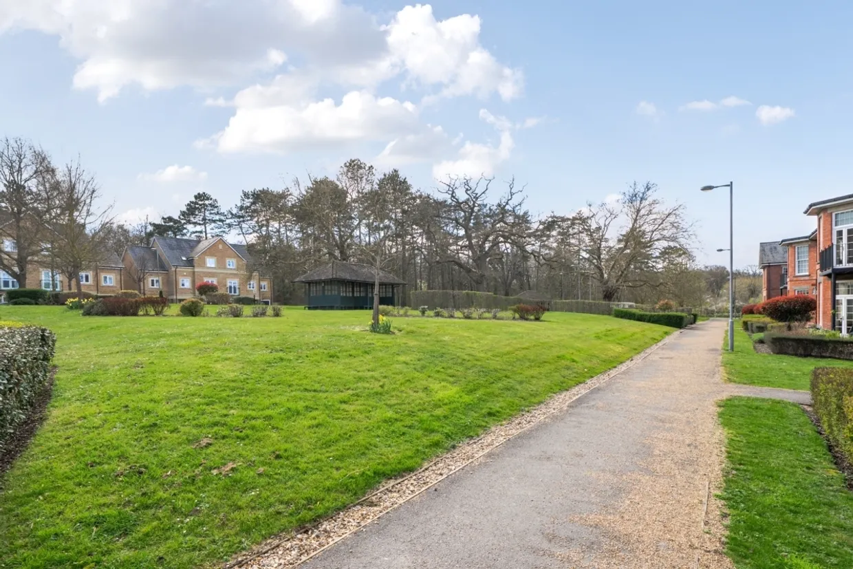 Glanville Way, Epsom KT19 photo 4