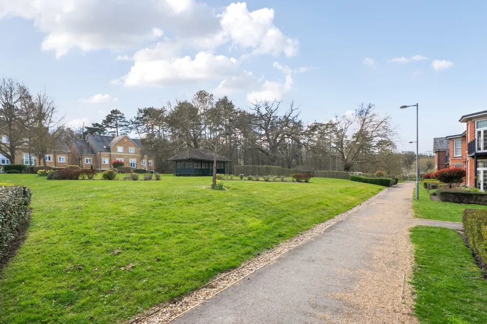 Glanville Way, Epsom KT19 photo 4