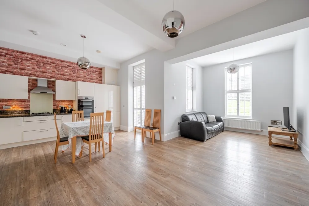 Glanville Way, Epsom KT19 photo 5