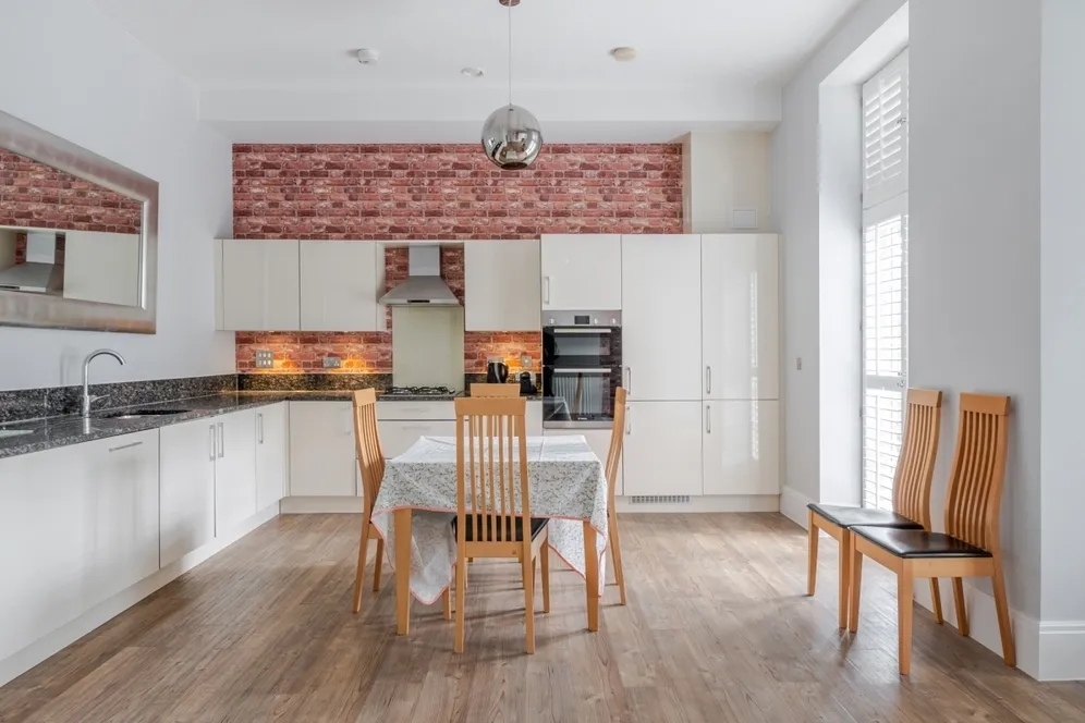 Glanville Way, Epsom KT19 photo 6