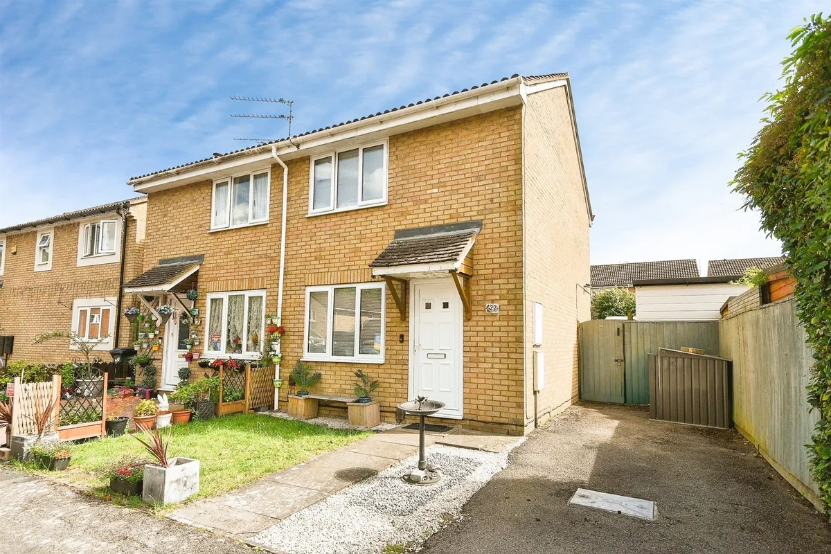 Meares Drive, Shaw, Swindon