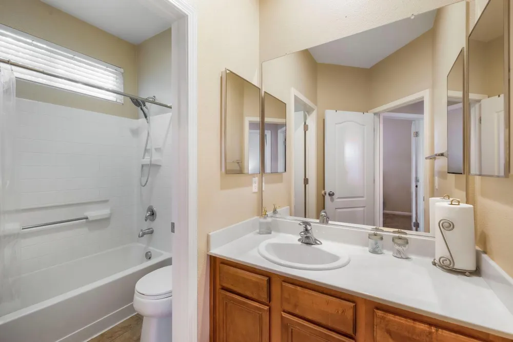 3662 W River Dr, Sacramento, CA 95833