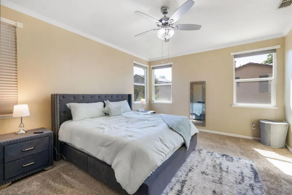 3662 W River Dr, Sacramento, CA 95833