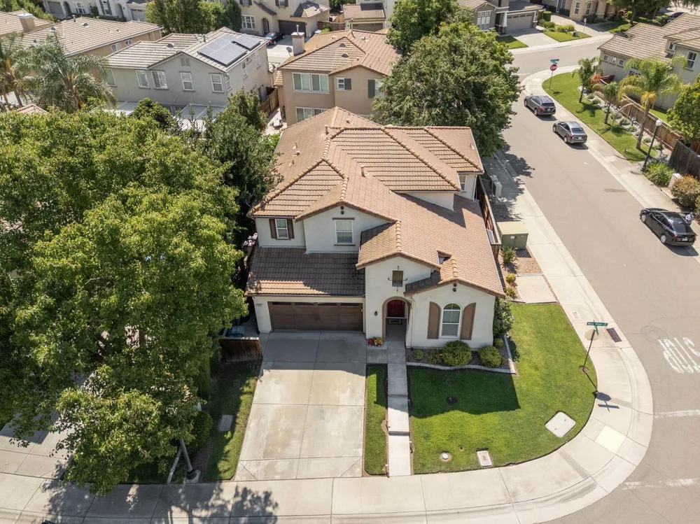3662 W River Dr, Sacramento, CA 95833