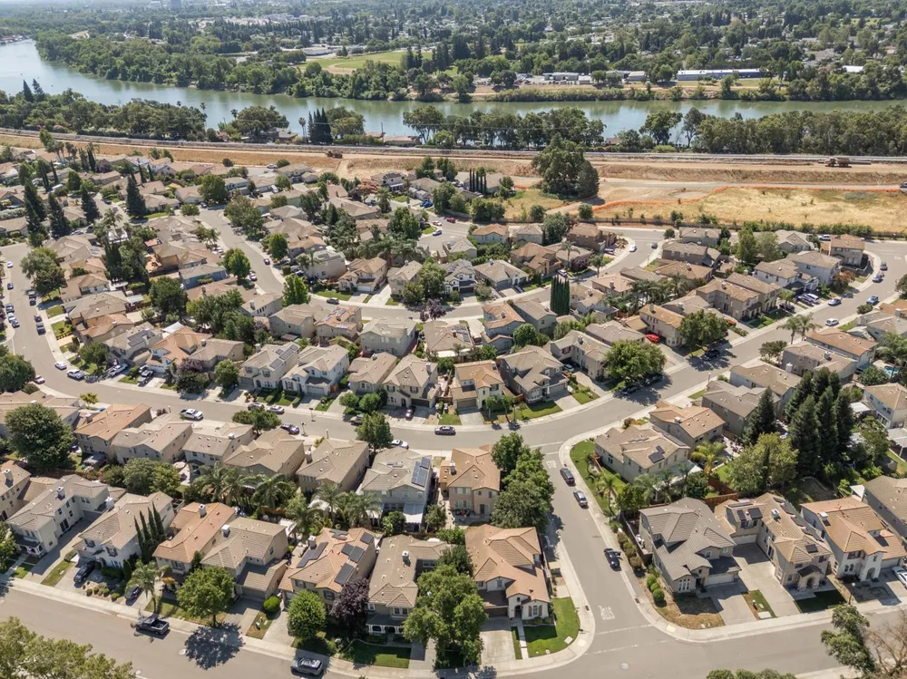3662 W River Dr, Sacramento, CA 95833