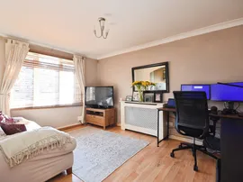 Bennison Drive, Harold Wood, Romford thumb 3