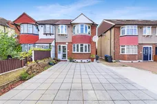 Hillcross Avenue, Morden
