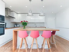 Hillcross Avenue, Morden thumb 2