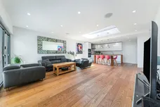 Hillcross Avenue, Morden