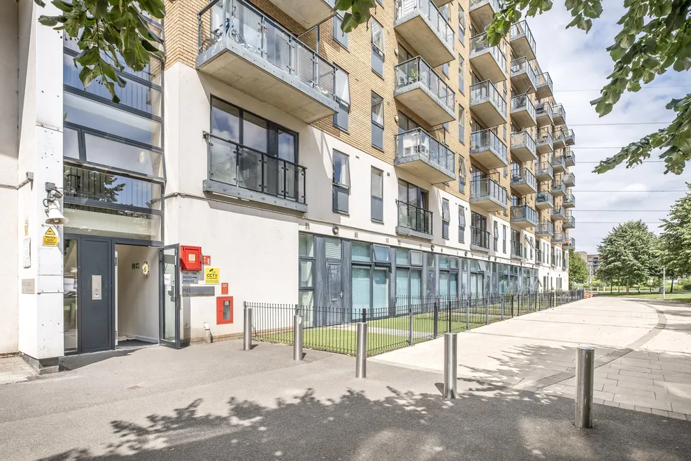 21 Durnsford Road, London, SW19 photo 2