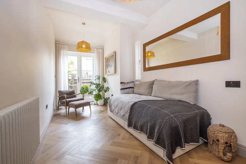 Burton Road Kingston upon Thames KT2 photo 5