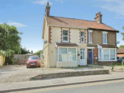 Crown Road, Derehamphoto