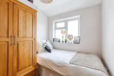 Benedict Close, Rushden
