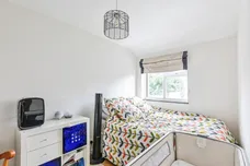 Benedict Close, Rushden
