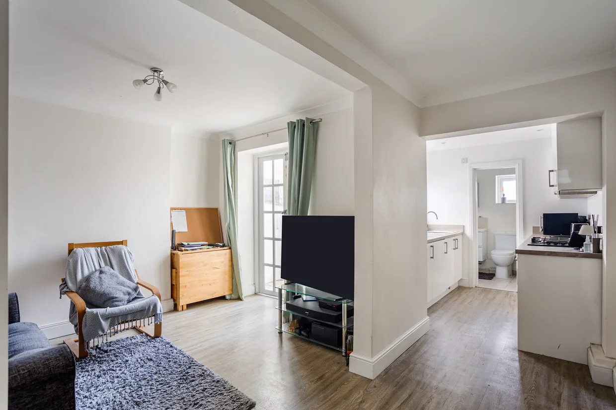 Priory Road, London, W4 photo 5