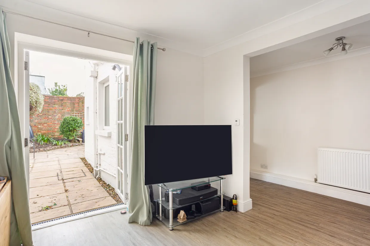 Priory Road, London, W4 photo 6