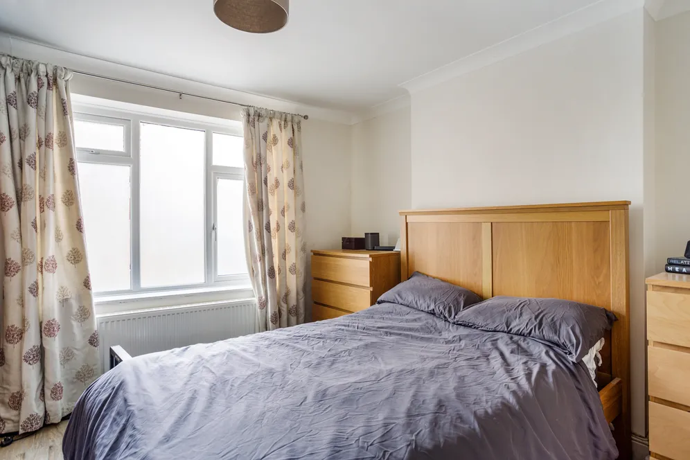 Priory Road, London, W4 photo 9