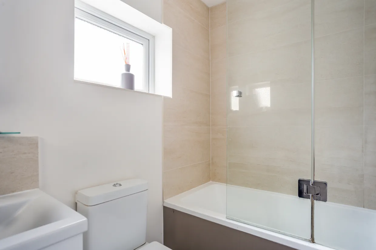 Priory Road, London, W4 photo 10