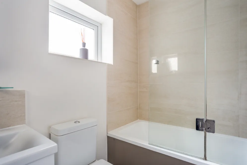 Priory Road, London, W4 photo 10
