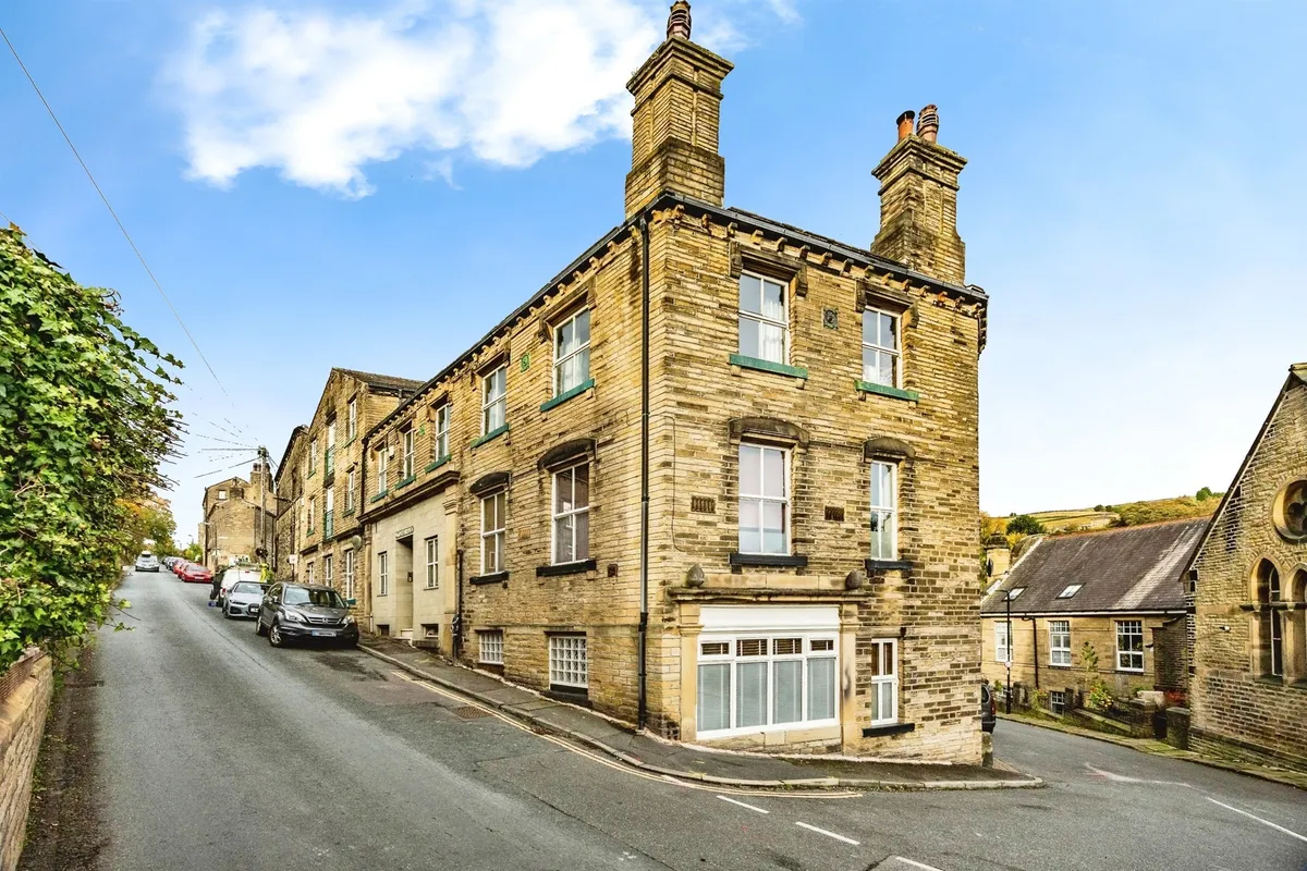 New Road, Luddendenfoot, HALIFAX