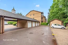 Whelan Way, Wallington