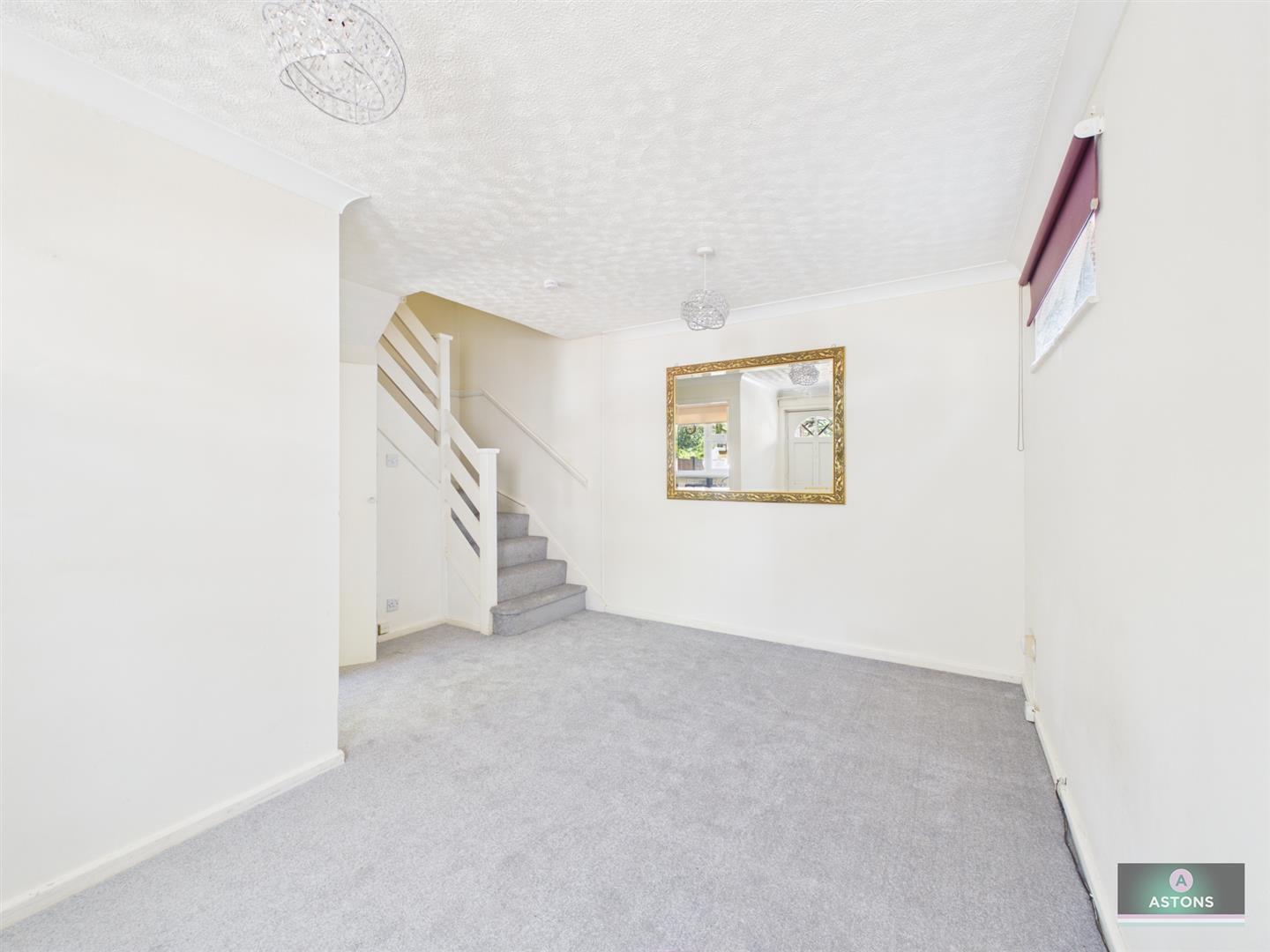 Kenilworth Close, Broadfield Image 2