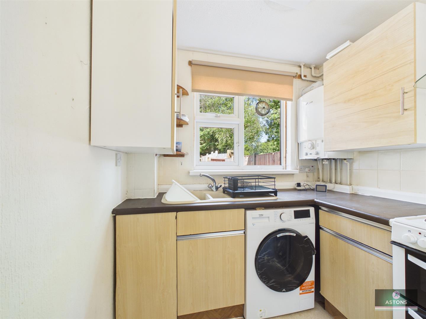 Kenilworth Close, Broadfield Image 3