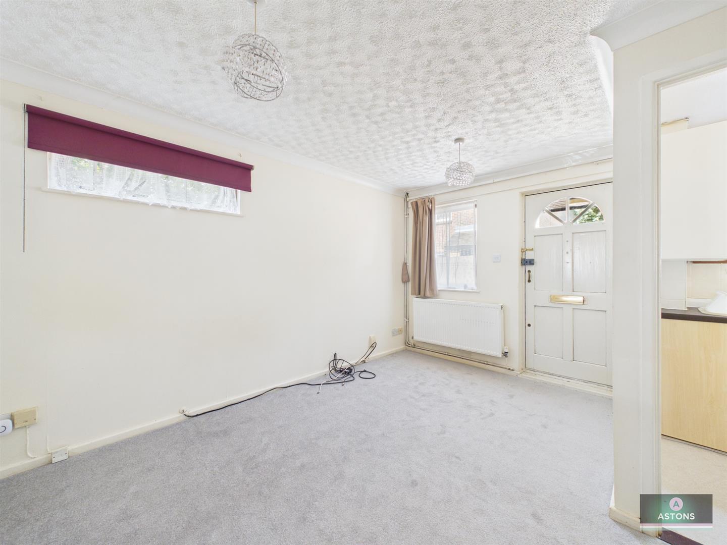 Kenilworth Close, Broadfield Image 5