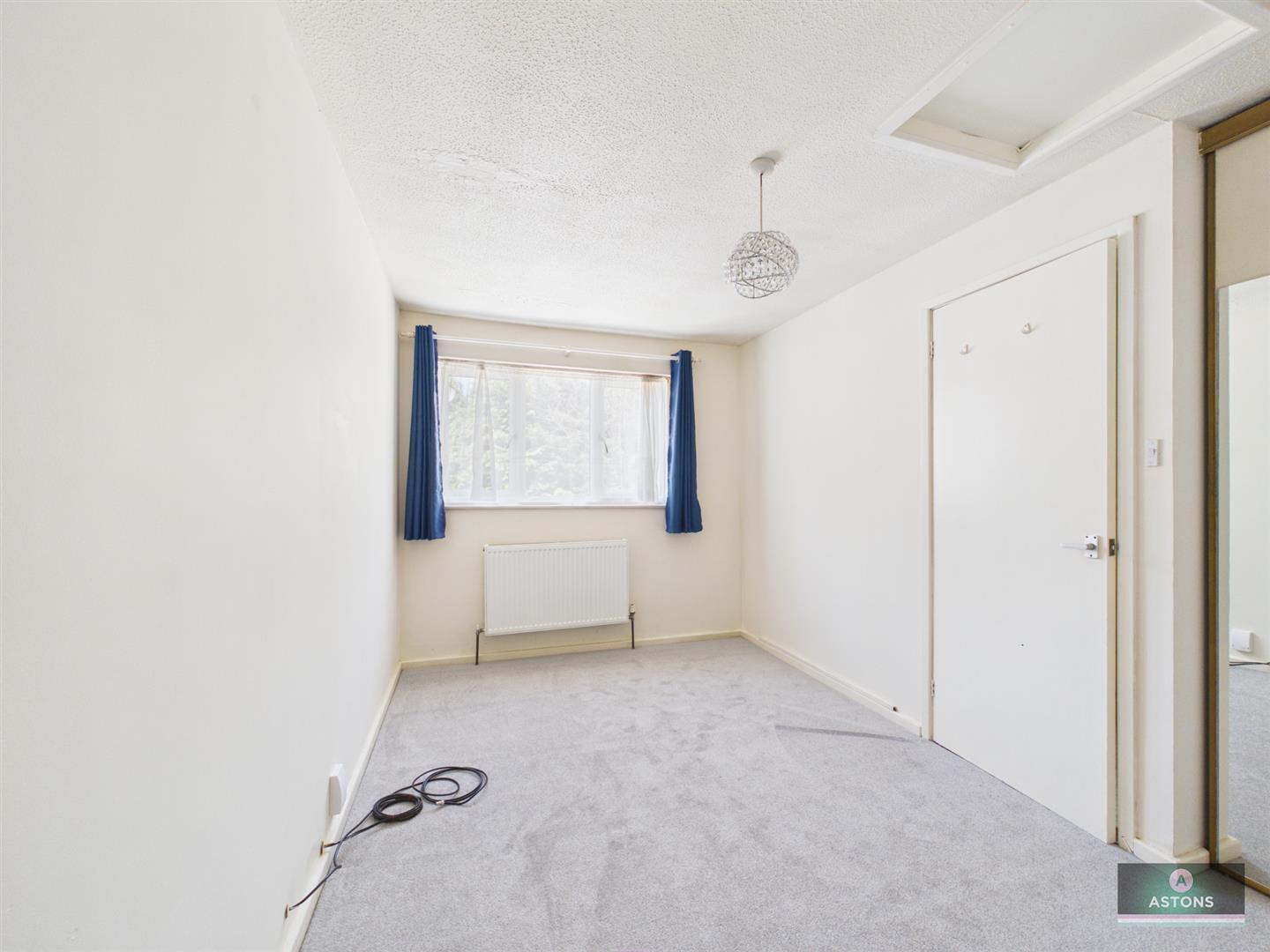 Kenilworth Close, Broadfield Image 6