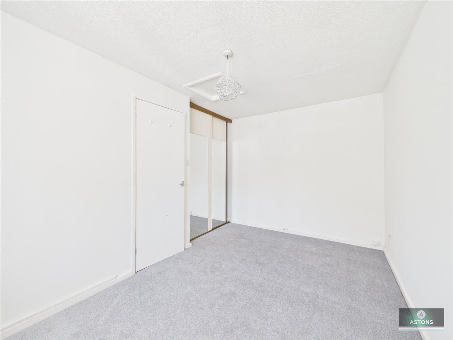 Kenilworth Close, Broadfield Image 7