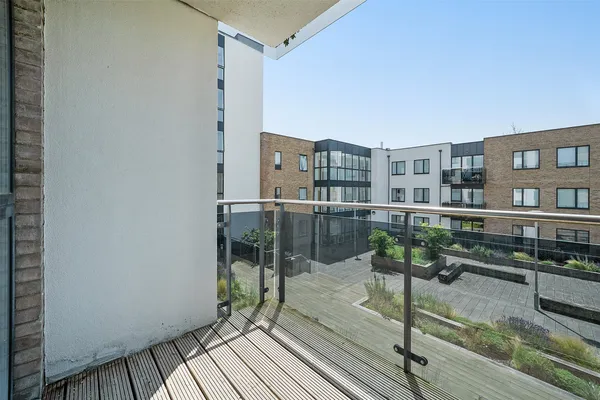 Russells Crescent, Horley, Surrey, RH6