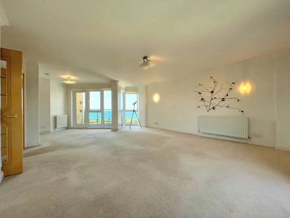 Property carousel item 6