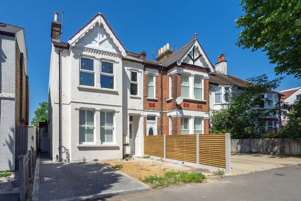 Greenford Avenue, Hanwell, W7 photo 2
