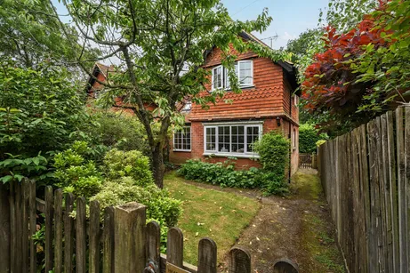 Pathfields, Haslemere, GU27