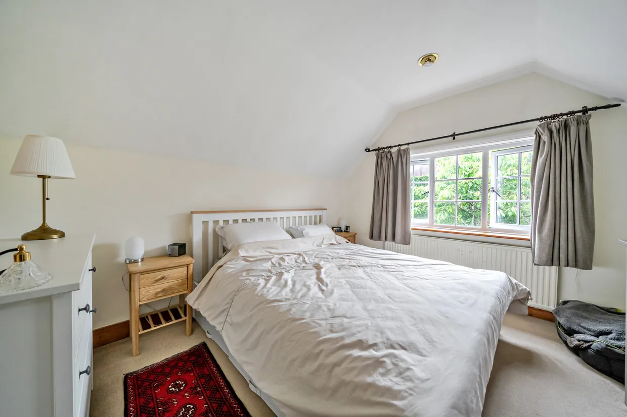 Pathfields, Haslemere, GU27 photo 7