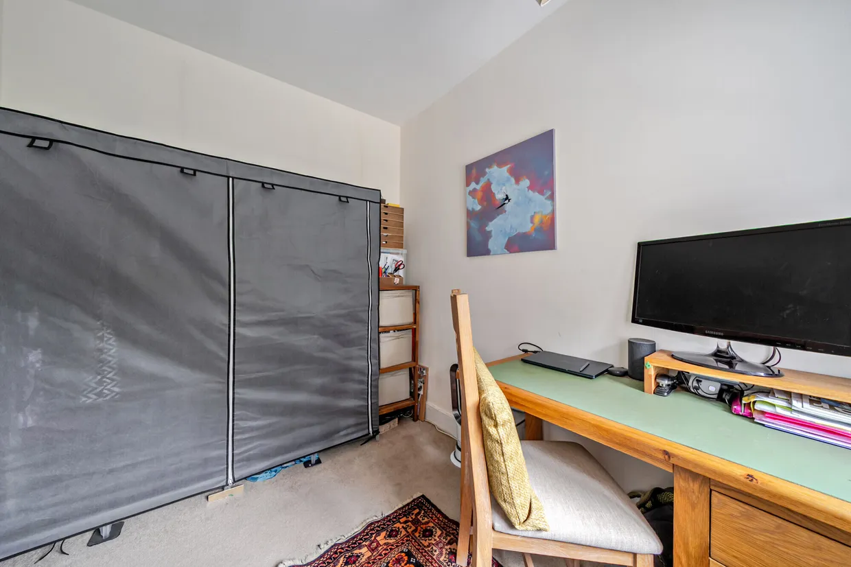Pathfields, Haslemere, GU27 photo 8