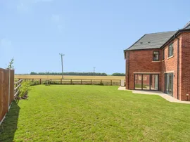 Muncey Grove, Bassingbourn, Royston thumb 2
