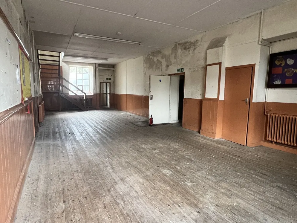 Property carousel item 4