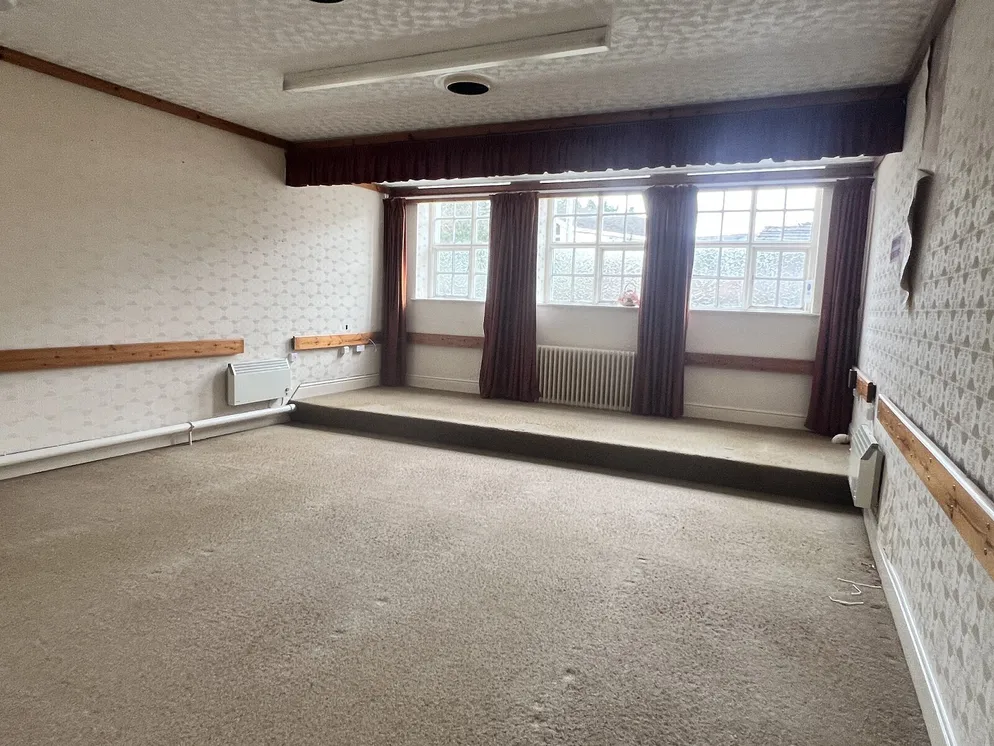 Property carousel item 9