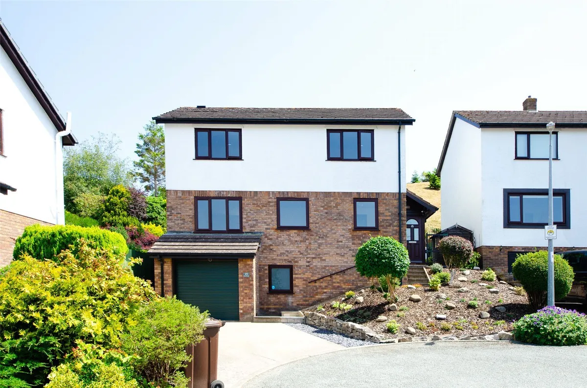 Drws Y Nant, Glan Conwy, Colwyn Bay, Conwy, LL28