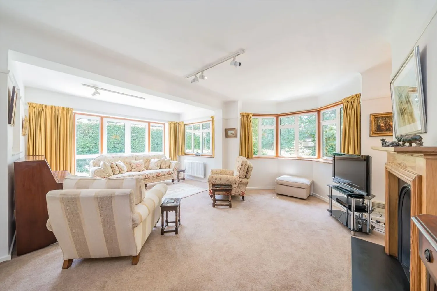 York Road, Weybridge, KT13 photo 2