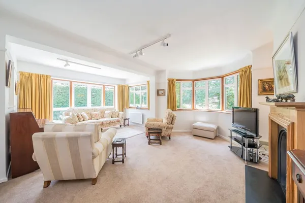 York Road, Weybridge, KT13 photo 2