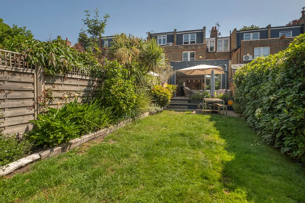 Kingston Lane, Teddington, TW11 photo 13