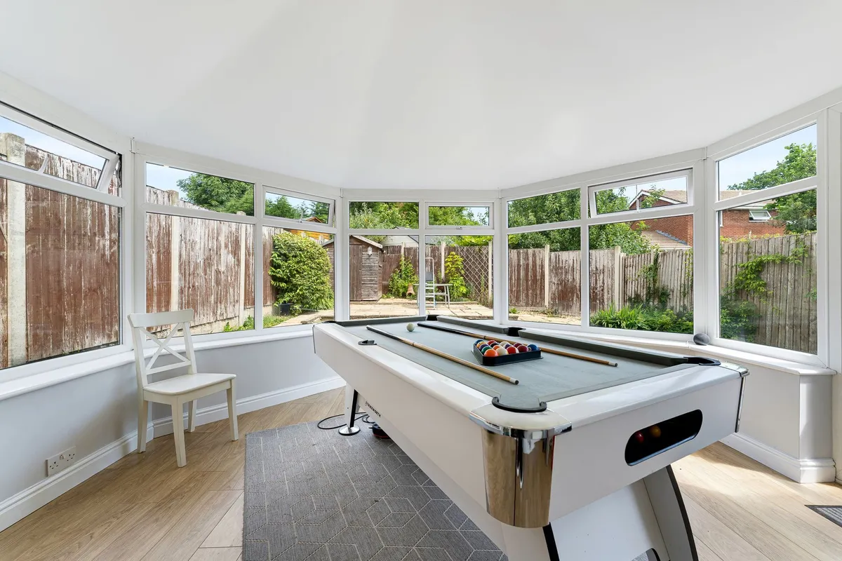 Wisenholme Close, Beechwood, WA7