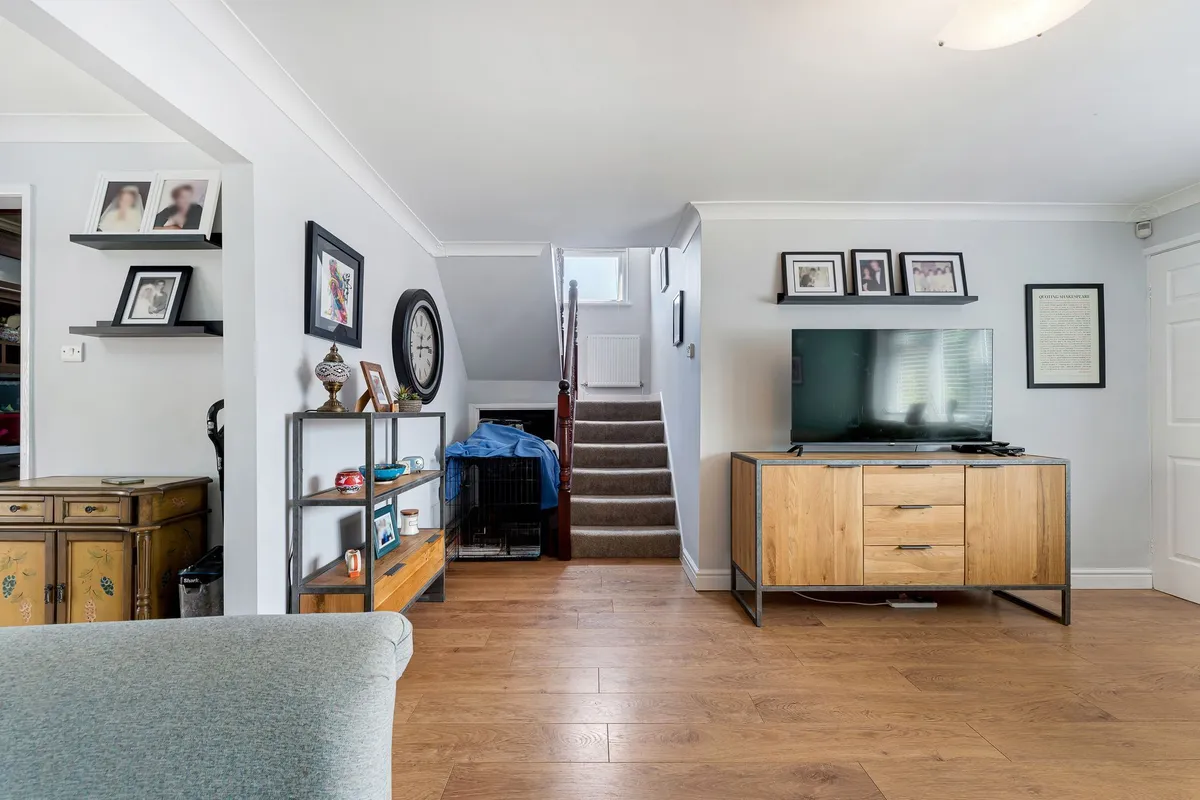 Wisenholme Close, Beechwood, WA7