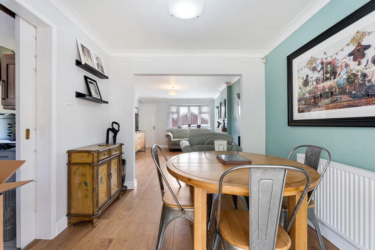 Wisenholme Close, Beechwood, WA7